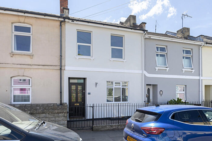 4 Bedroom Terraced House To Rent In Naunton Crescent, GL53