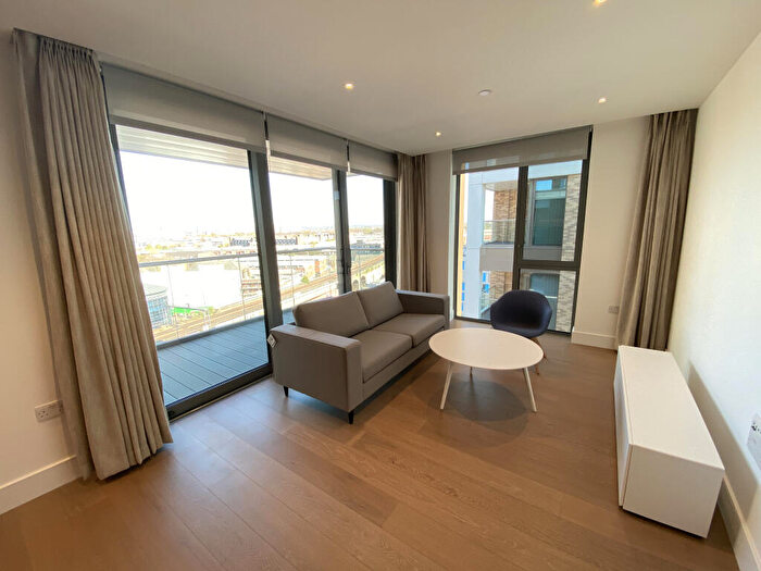 2 Bedroom Apartment To Rent In Chartwell House, Prince Of Wales Drive, SW11