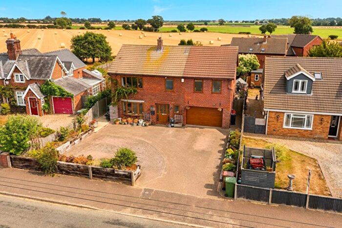 4 Bedroom Detached House For Sale In The Common, Freethorpe, Norwich, NR13