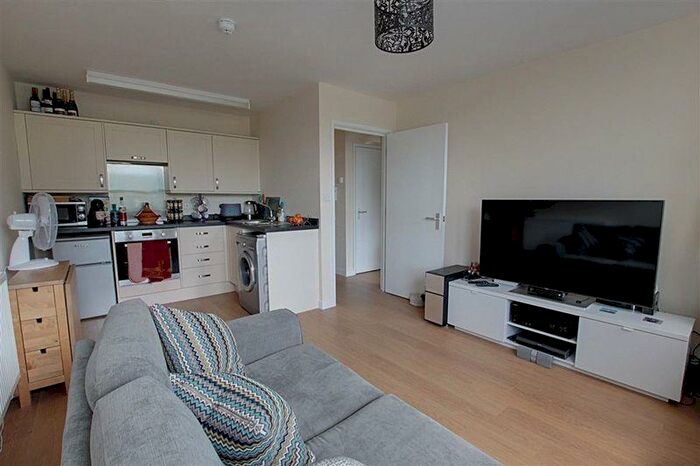 1 Bedroom Flat To Rent In Lower Bristol Road, Bath, BA2