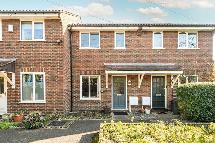 2 Bedroom Property To Rent In Caroline Place, London, SW11