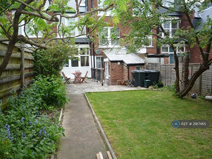 Studio To Rent In Muswell Road, London, N10
