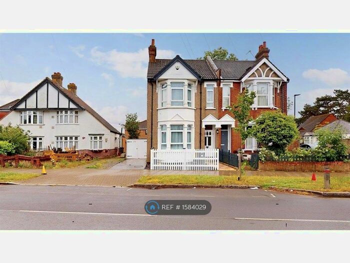 Studio To Rent In Sutton Lane, Hounslow, TW3