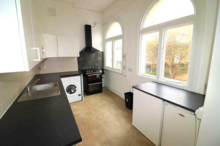3 Bedroom Flat To Rent In Cawnpore Street, Crystal Palace, SE19