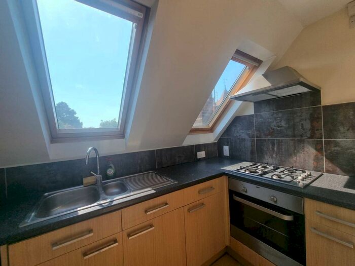 2 Bedroom Flat To Rent In Green Lanes, London, N21