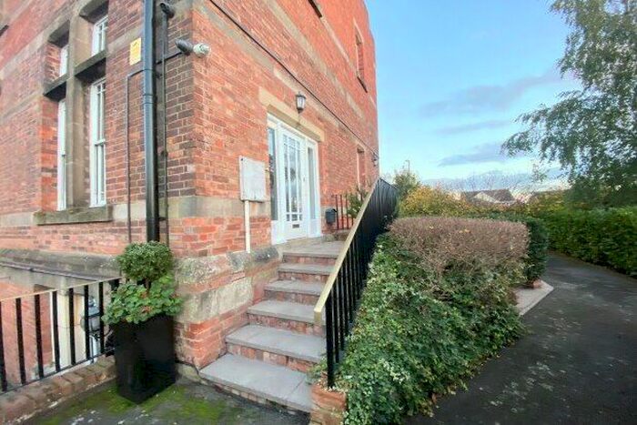 2 Bedroom Flat To Rent In Crookbarrow Road, Worcester, WR5