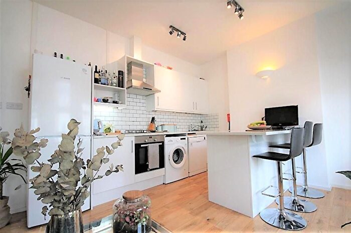 2 Bedroom Flat To Rent In Chamberlayne Road, Kensal Rise, NW10