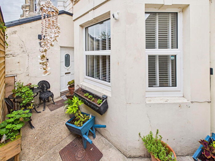 2 Bedroom Flat For Sale In Arthur Road, Margate, CT9