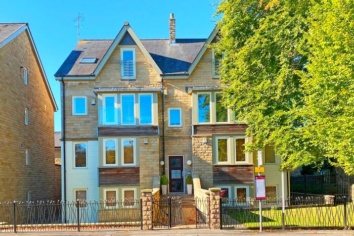 3 Bedroom Flat To Rent In Queen Parade, Harrogate, HG1