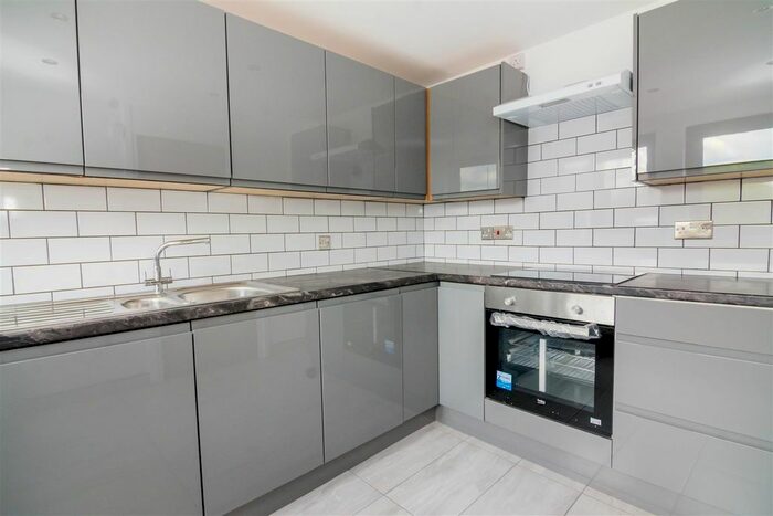 2 Bedroom Flat To Rent In Springfield Court, Banksfield Avenue, Yeadon, Leeds, LS19