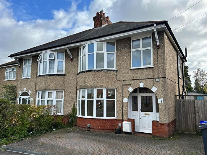 3 Bedroom Semi Detached House To Rent In Heath Road, Salisbury, SP2