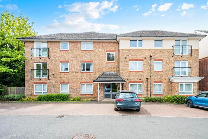 2 Bedroom Flat For Sale In Dalmeny Way, Epsom, KT18