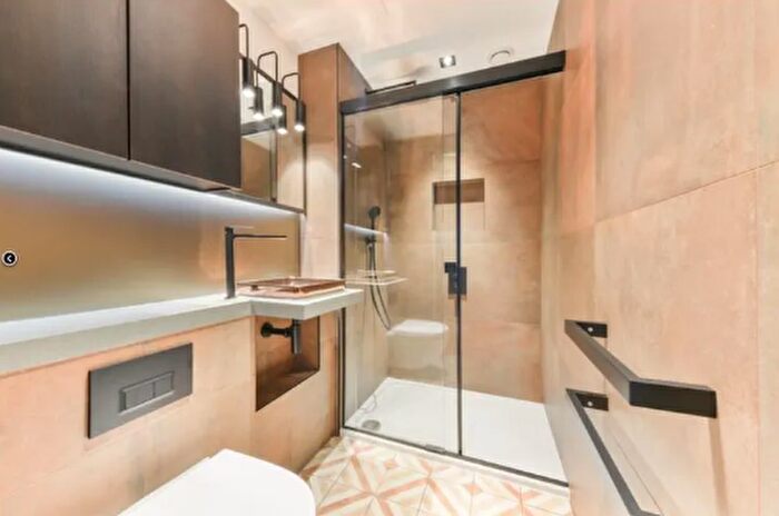 2 Bedroom Flat For Sale In Exchange Gardens, Vauxhall, SW8