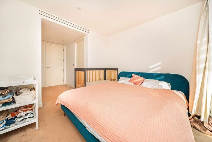 2 Bedroom Flat For Sale In Cobblestone Square, London, E1W