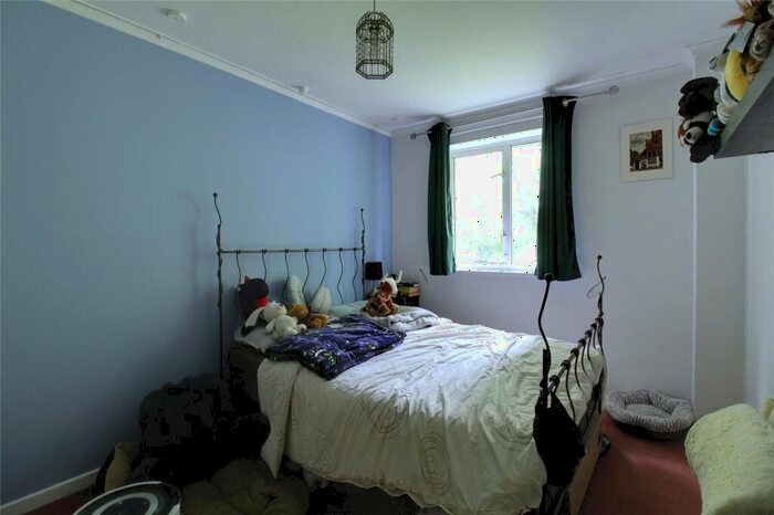 3 Bedroom Terraced House For Sale In Brookside Walk, Tadley, Hampshire, RG26