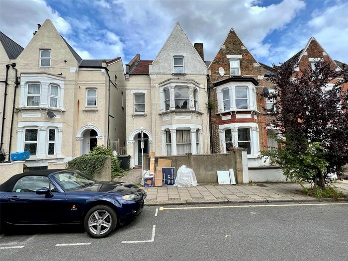 2 Bedroom Flat To Rent In Romola Road, Herne Hill, London, SE24