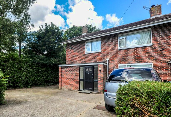 1 Bedroom Property To Rent In Stagelands, Langley Green, RH11