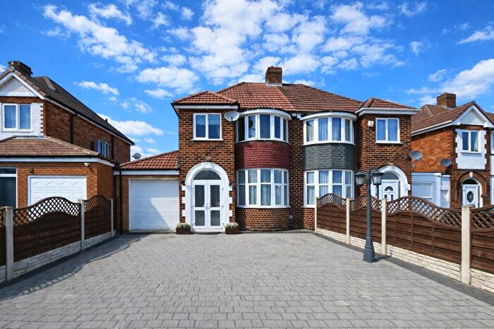 3 Bedroom Semi Detached House For Sale In Jillcot Road, Solihull, West Midlands, B92