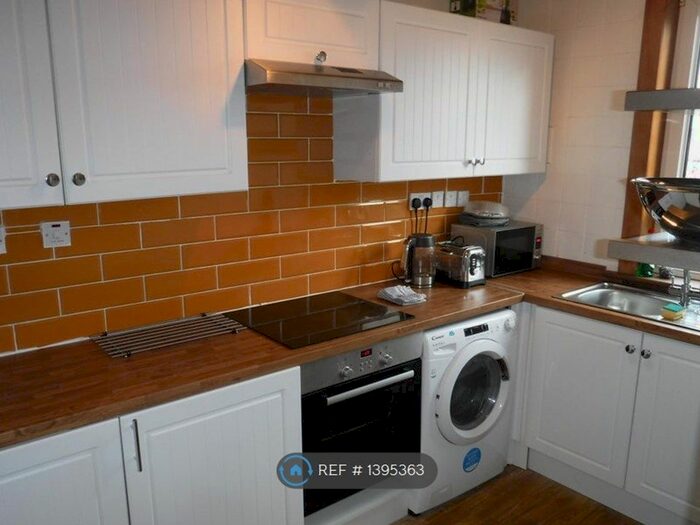 2 Bedroom Flat To Rent In Clearburn Crescent, Edinburgh, EH16