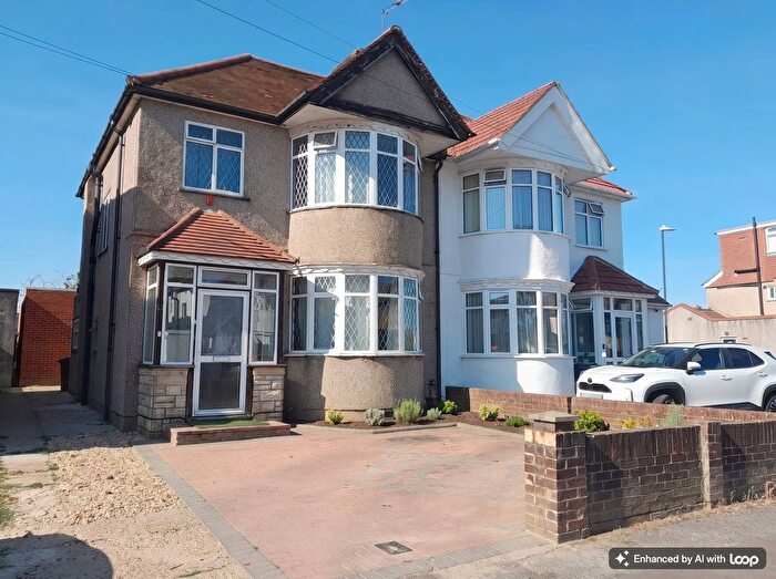 4 Bedroom Semi-detached House For Sale In Ivanhoe Drive, Kenton, HA3