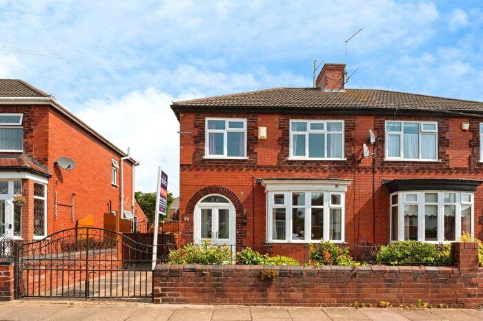 3 Bedroom Semi Detached House For Sale In Ashtree Avenue, Grimsby, DN34
