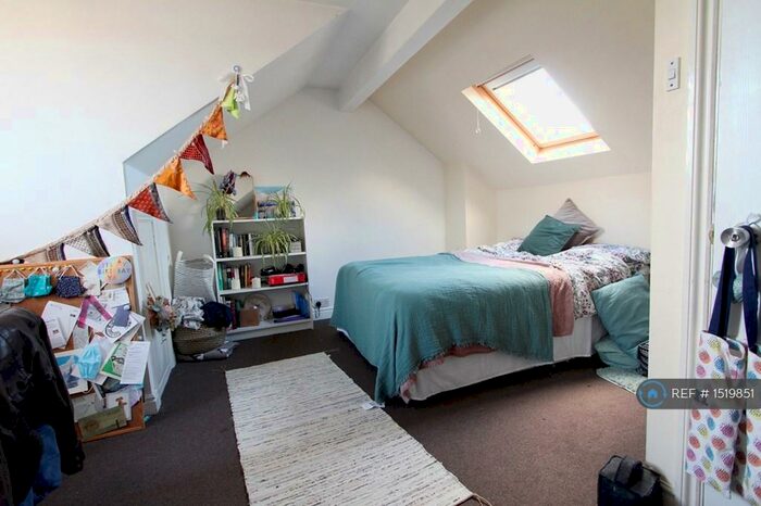 6 Bedroom Semi-Detached House To Rent In Culver Road, Reading, RG6