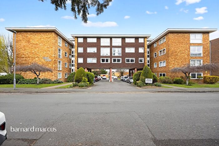 2 Bedroom Flat For Sale In Maldon Road, Wallington, SM6