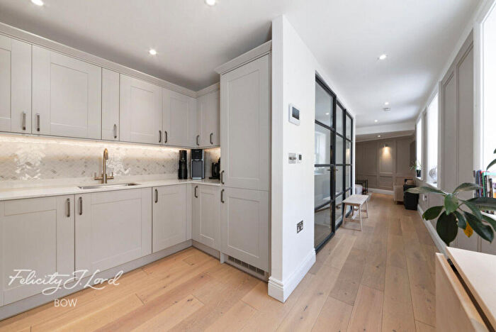 3 Bedroom Mews For Sale In Chusan Place, London, E14