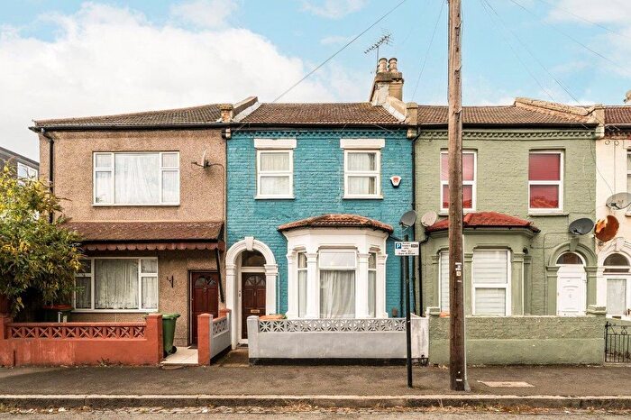 1 Bedroom Flat For Sale In Stork Road, London, E7