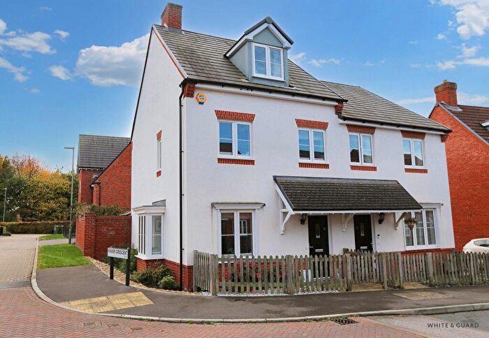 3 Bedroom Semi Detached House For Sale In Savernake Way, Fair Oak, SO50