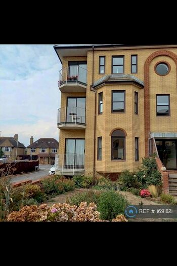 2 Bedroom Flat To Rent In South Road, Hythe, CT21