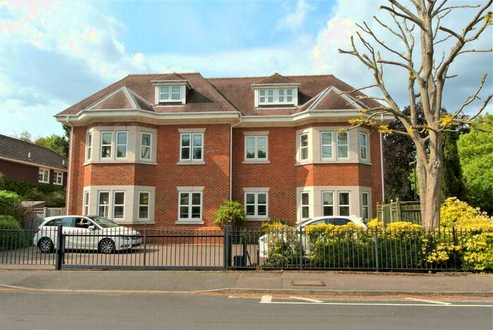 2 Bedroom Apartment To Rent In Weybridge, KT13