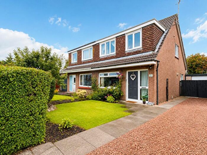 3 Bedroom Semi-Detached House For Sale In Sutherland Drive, Kinross, KY13
