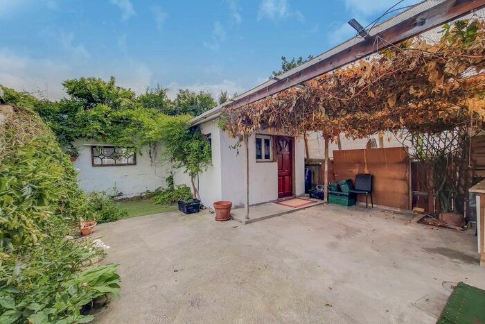 5 Bedroom Semi-Detached House To Rent In Granville Avenue, Hounslow, TW3