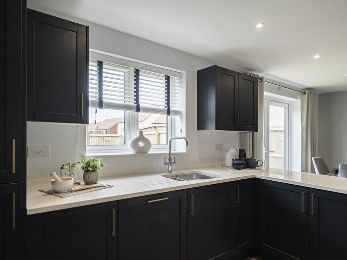 3 Bedroom Flat To Rent In Kingsdown Avenue, South Croydon, CR2