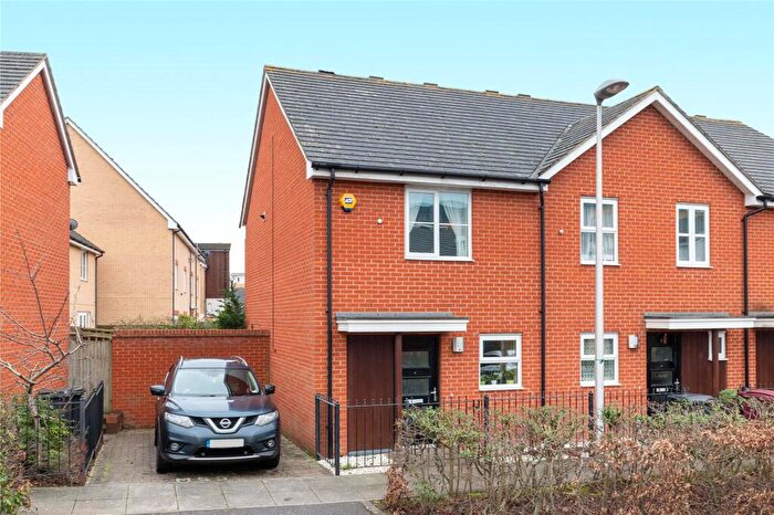 2 Bedroom End Of Terrace House To Rent In Puffin Way, Reading, Berkshire, RG2