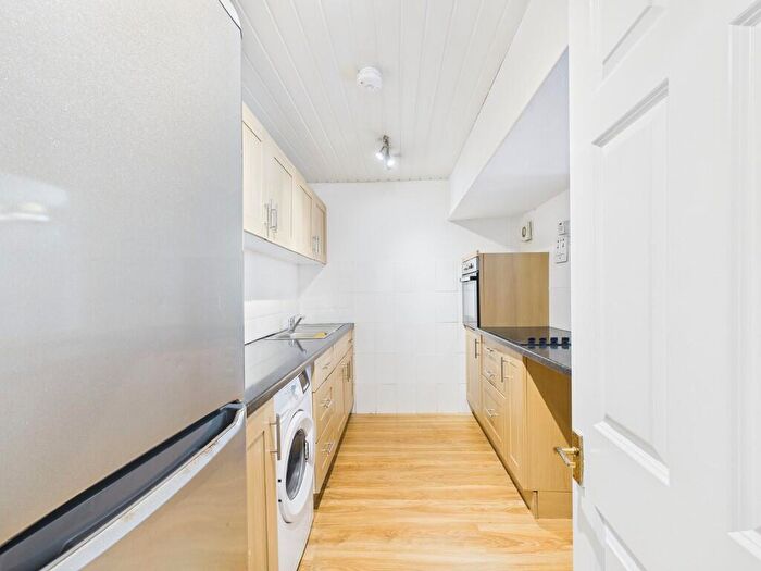 2 Bedroom Apartment To Rent In Ruskin Terrace, Botanics, Glasgow, G12