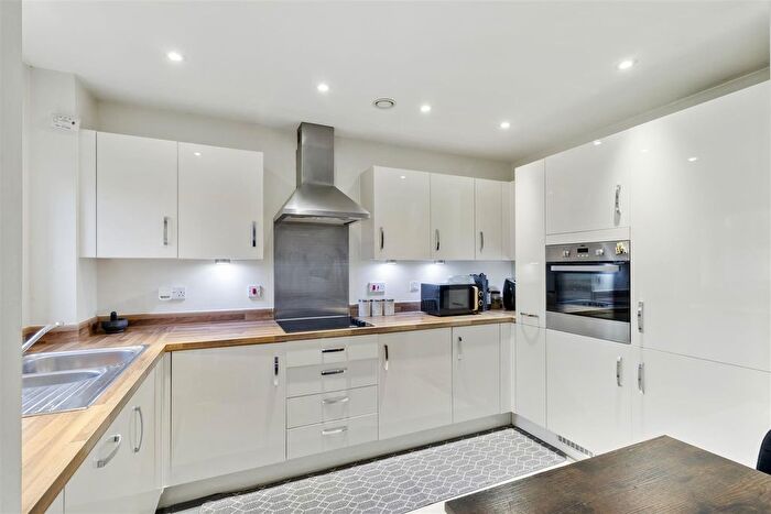 2 Bedroom Flat To Rent In Oasthouse Drive, Horndean, Waterlooville, PO8