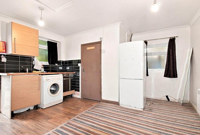 1 Bedroom Flat To Rent In (Garden Flat) Cheltenham Road, Leyton, E10
