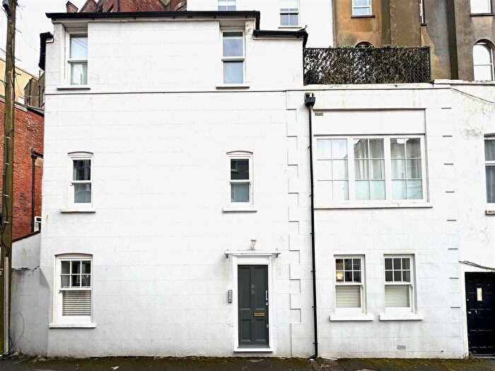 2 Bedroom Maisonette To Rent In Robertson Passage, Hastings, TN34