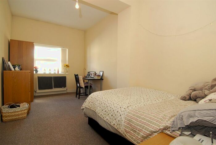 3 Bedroom Flat To Rent In Seaton Avenue, Mutley, Plymouth, PL4
