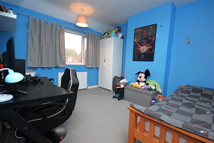 3 Bedroom Terraced House For Sale In Gloucester Crescent, Rushden, NN10