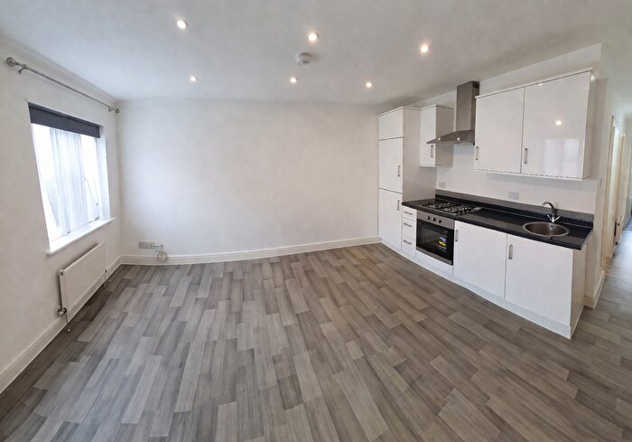 2 Bedroom Flat To Rent In Eleanor Way, Waltham Cross, London, EN8