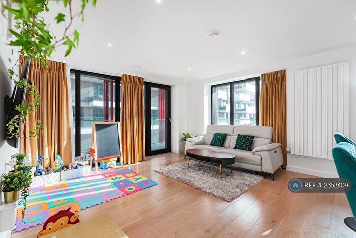 3 Bedroom Flat To Rent In Bonnet Street, London, E16