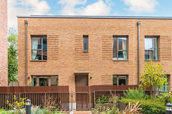 3 Bedroom Property To Rent In Clovelly Road, Hounslow, TW3