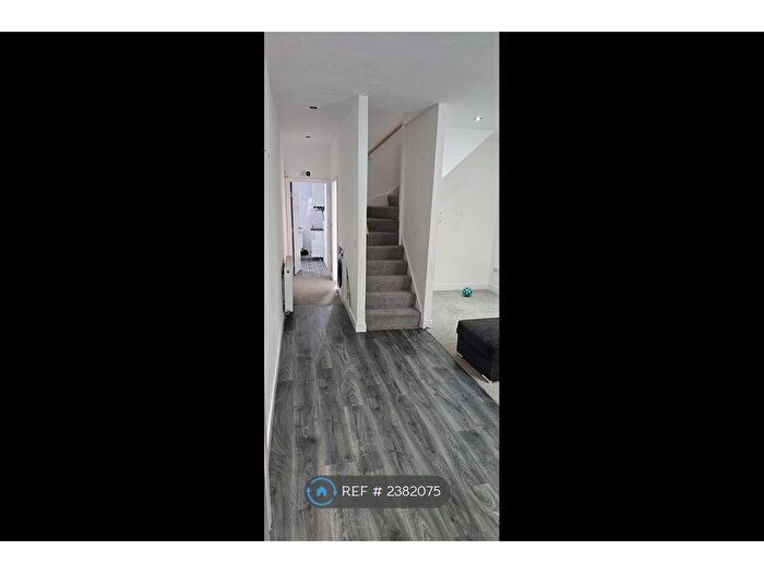 3 Bedroom Maisonette To Rent In Gaythorne Road, Bradford, BD5