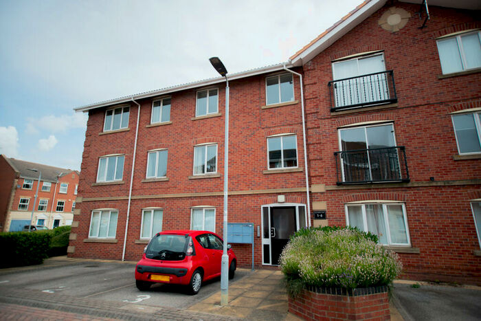 2 Bedroom Flat To Rent In Lock Keepers Court, Hull, East Riding Of Yorkshire, HU9