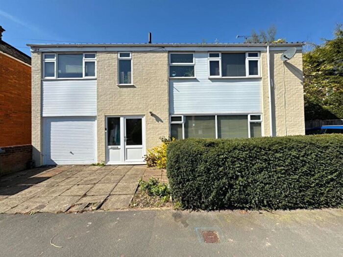 4 Bedroom Detached House For Sale In Pondcroft Road, Knebworth, SG3