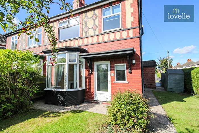 4 Bedroom Semi-Detached House For Sale In Hereford Avenue, Grimsby, DN34