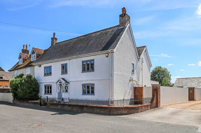 4 Bedroom Detached House For Sale In Lower Road, Quidhampton, Salisbury, Wiltshire, SP2